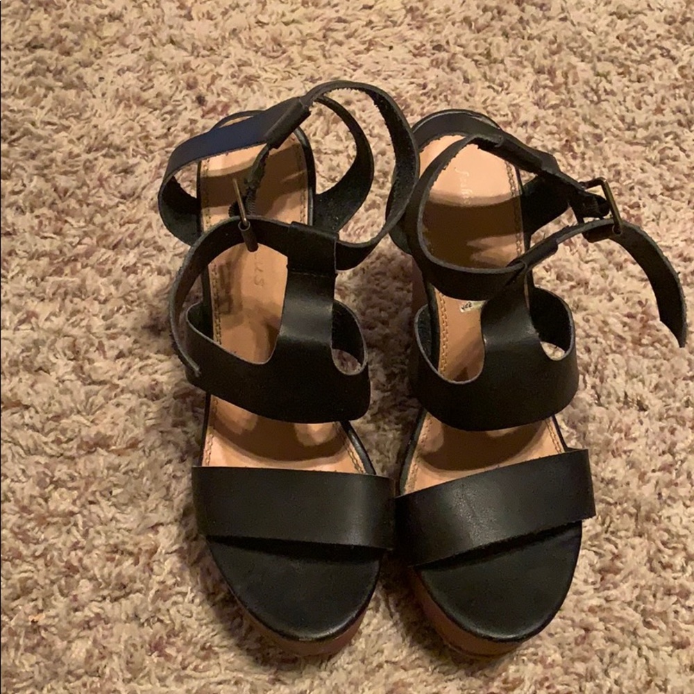 Black Strapped Focus Wedge